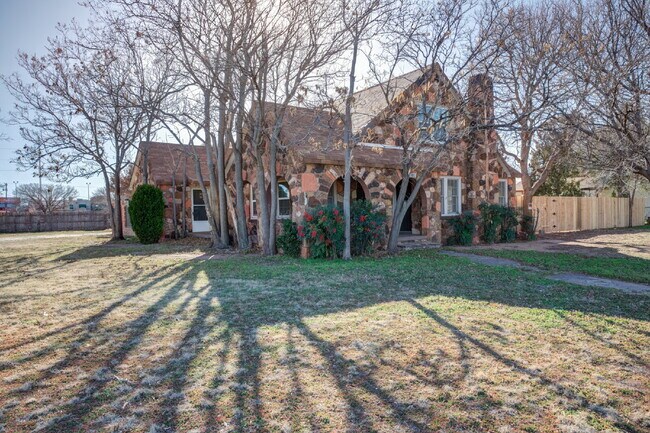1701 32nd St in Lubbock, TX - Building Photo - Building Photo