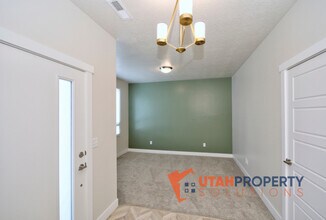 1054 W State Rd in American Fork, UT - Foto de edificio - Building Photo