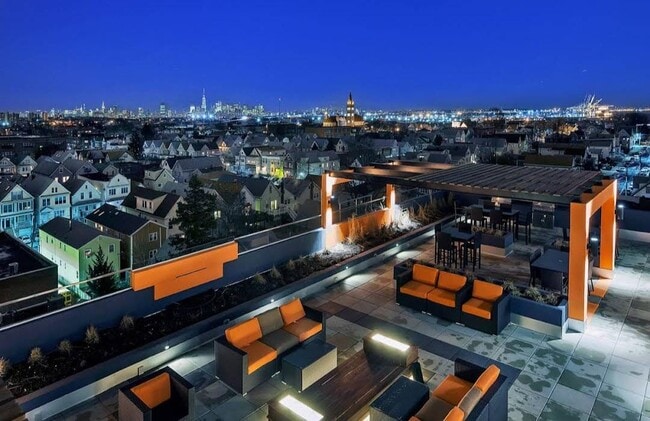 1038 John F. Kennedy Blvd in Bayonne, NJ - Foto de edificio - Building Photo