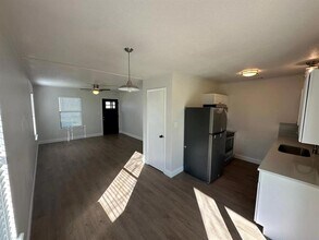 1558 Lovers Ln in Lockhart, TX - Building Photo - Building Photo