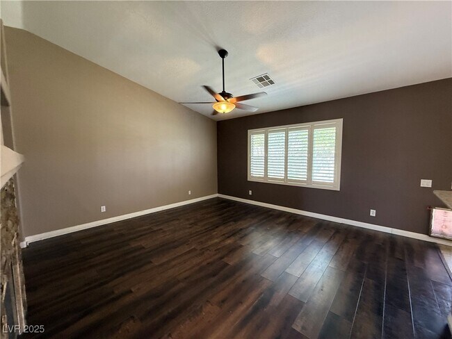 2002 Hobbyhorse Ave in Henderson, NV - Building Photo - Building Photo