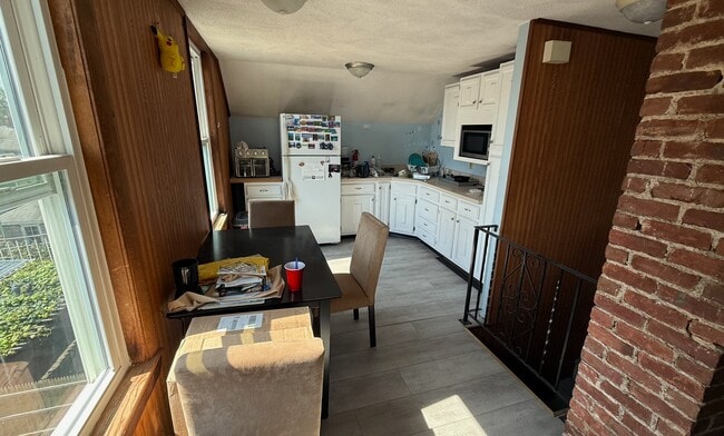 2 Thorndike St, Unit 4b in Arlington, MA - Building Photo - Building Photo