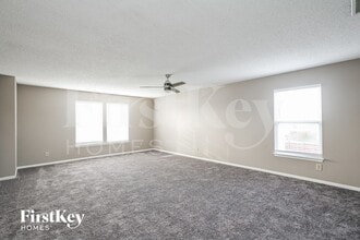 8608 Hopewell Ct in Indianapolis, IN - Foto de edificio - Building Photo