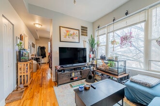 1358 N Artesian Ave in Chicago, IL - Building Photo - Building Photo