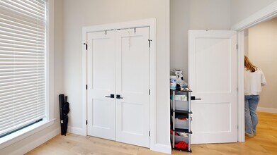 158 Everett St, Unit 202 in Boston, MA - Building Photo - Building Photo