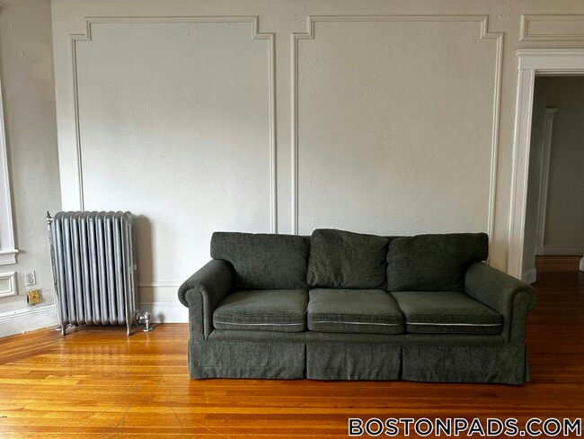 90 Maple St, Unit 3 in Malden, MA - Foto de edificio - Building Photo