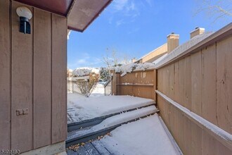 117 Bluebird Dr in Hillsborough Township, NJ - Foto de edificio - Building Photo