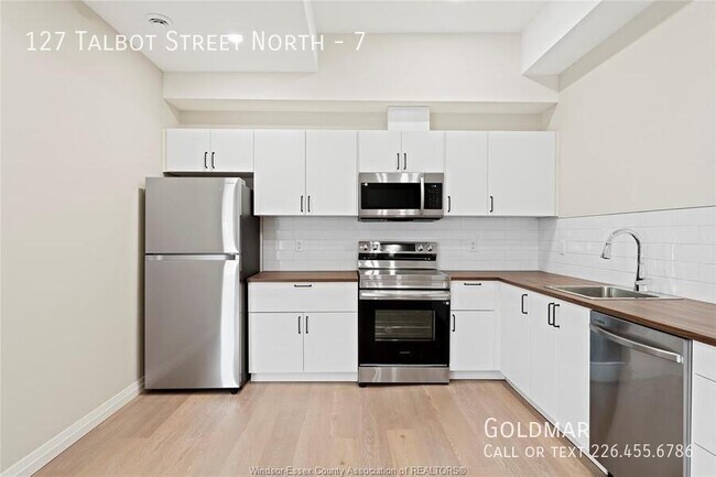 127 Talbot St N in Essex, ON - Building Photo - Building Photo