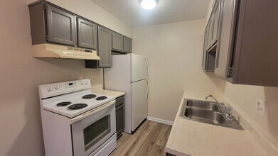 6300 Jeffrey Dr in Louisville, KY - Building Photo - Building Photo