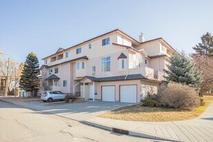 2106 1 St NE in Calgary, AB - Building Photo