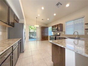 64 Island Course Ave in Las Vegas, NV - Building Photo - Building Photo