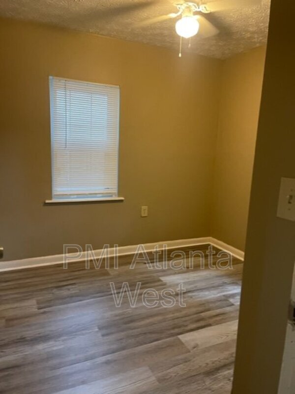 249 Lawton St SW in Atlanta, GA - Foto de edificio - Building Photo