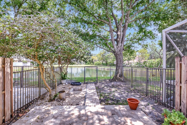 6306 Crescent Lake Way