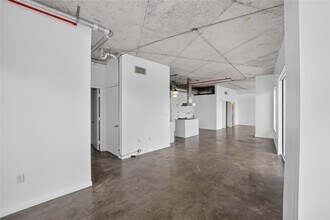 10 SW South River Dr, Unit PHI01 in Miami, FL - Foto de edificio - Building Photo