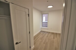 1 Newcomb St, Unit 202 in Boston, MA - Building Photo - Building Photo