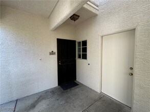 1830 N Buffalo Dr in Las Vegas, NV - Building Photo - Building Photo