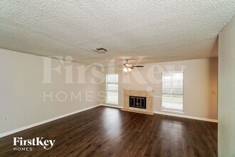 8003 Deadwood Ridge in Converse, TX - Building Photo - Building Photo