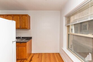 1421 W Farwell Ave in Chicago, IL - Foto de edificio - Building Photo