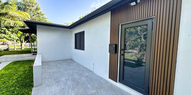 12800 NE 12th Ave in North Miami, FL - Building Photo - Building Photo