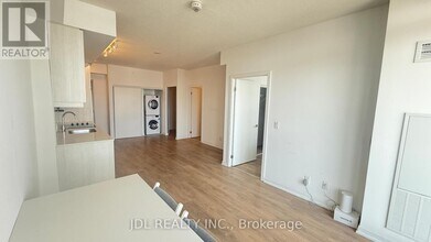 36 Forest Manor Rd in Toronto, ON - Building Photo - Building Photo