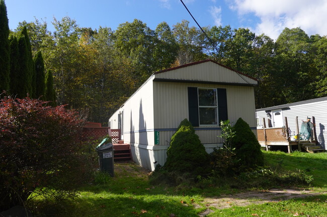 2543 Lynnwood Dr in East Stroudsburg, PA - Building Photo - Building Photo