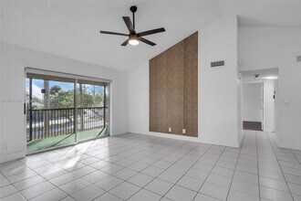 3065 N Oakland Forest Dr in Oakland Park, FL - Building Photo - Building Photo