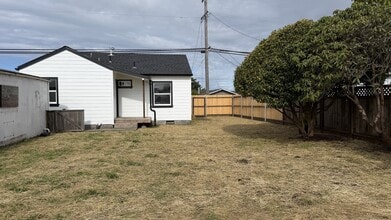 3614 Pennsylvania Ave in Eureka, CA - Building Photo - Building Photo