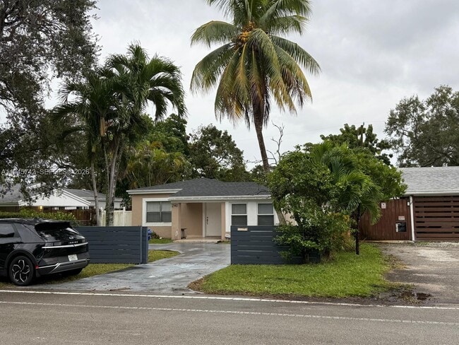 2140 NE 183rd St in North Miami Beach, FL - Building Photo - Building Photo