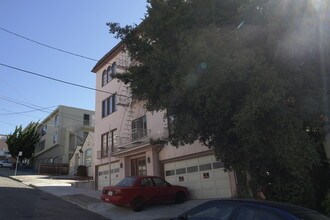 478 Capital St in Oakland, CA - Foto de edificio - Building Photo