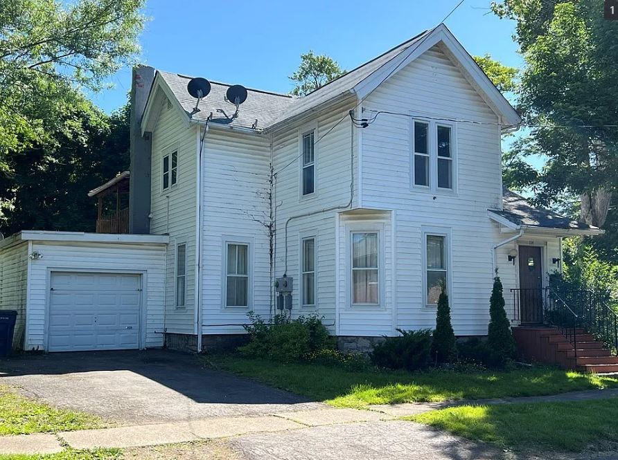 114 Lagrange St in Lockport, NY - Building Photo