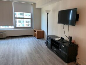 3600 N Lake Shore Dr, Unit 1723 in Chicago, IL - Building Photo - Building Photo
