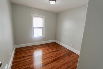 34 Russell St, Unit 2 in Malden, MA - Building Photo - Building Photo