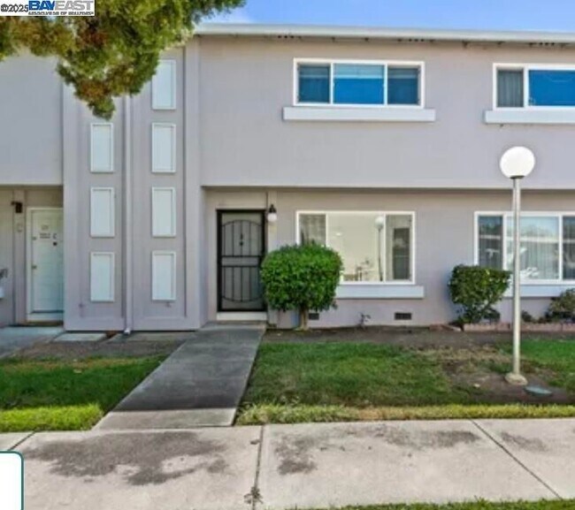 property at 1900 Lynwood Dr