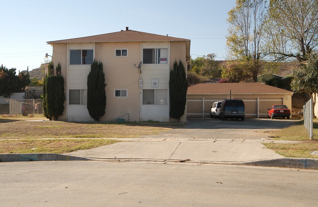 315-321 Berkeley Ct in Colton, CA - Building Photo