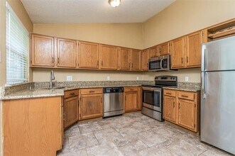 100 Juniper Dr in Arlington, TX - Foto de edificio - Building Photo