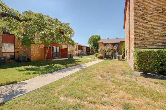 Bay Colony in Killeen, TX - Building Photo - Building Photo