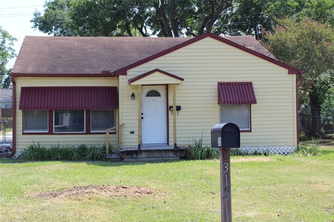 property at 315 S Kansas St