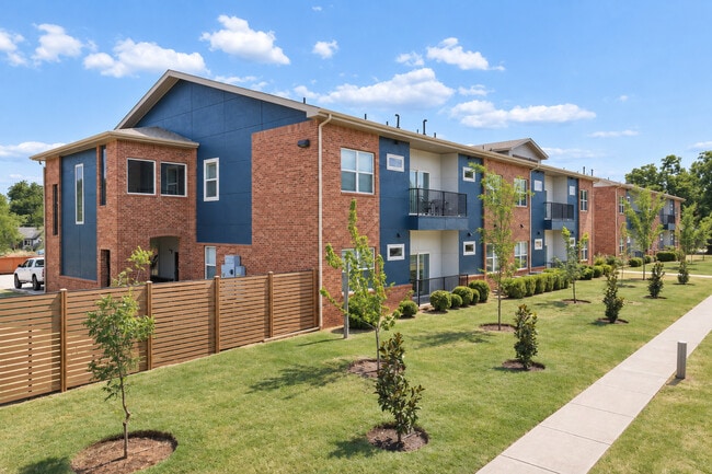 715 Monnett