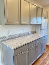 142 Main St, Unit 2S in Fairhaven, MA - Foto de edificio - Building Photo