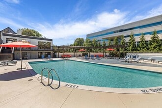 Residences of Troy Apartments - Troy, MI in Troy, MI - Building Photo - Building Photo
