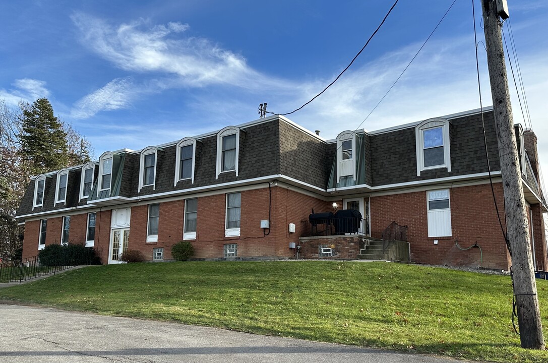 1 Laura Ln, Unit 1 in Buffalo, NY - Building Photo