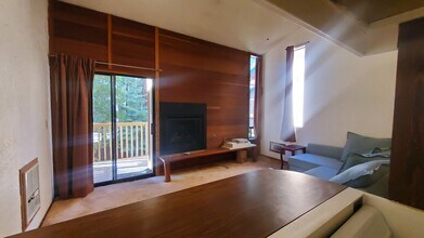 1300 Regency Way in Tahoe Vista, CA - Building Photo - Building Photo