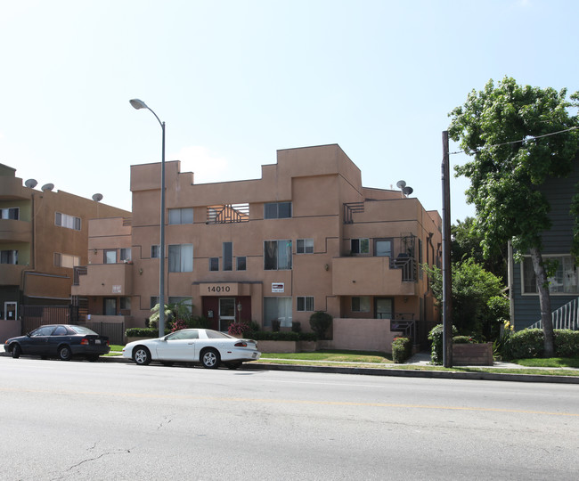 Vanowen Lofts in Van Nuys, CA - Building Photo - Building Photo