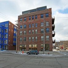 525 E Chicago St in Milwaukee, WI - Building Photo - Building Photo