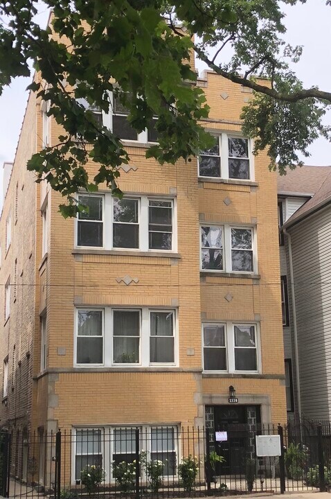 2338 N Avers Ave, Unit 2 in Chicago, IL - Foto de edificio