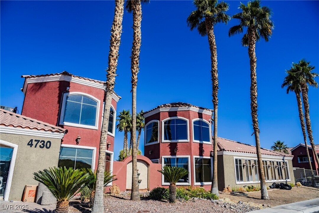 4730 E Craig Rd in Las Vegas, NV - Building Photo