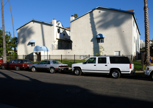 501 E 97th St in Inglewood, CA - Foto de edificio - Building Photo