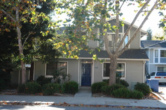 Magnolia Gardens in San Jose, CA - Building Photo - Building Photo