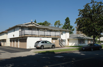 2340 E Ball Rd in Anaheim, CA - Building Photo - Building Photo