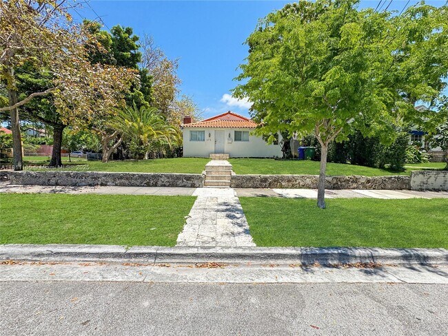375 SW 20th Rd in Miami, FL - Building Photo - Building Photo